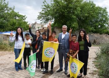 Curnê Reş’te 4 koldan seçim çalışması