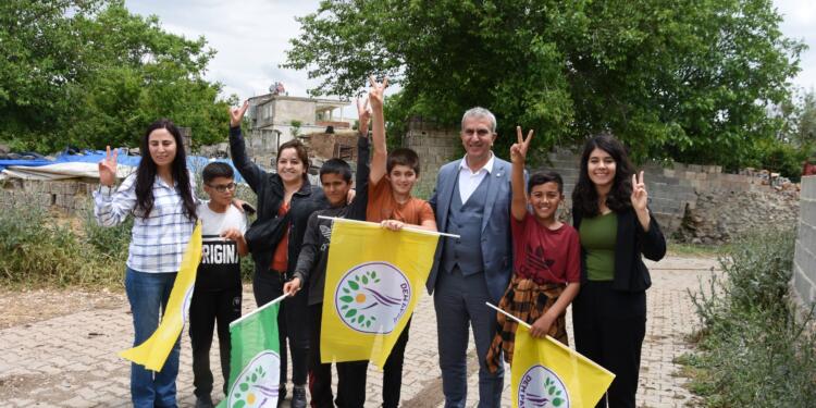 Curnê Reş’te 4 koldan seçim çalışması