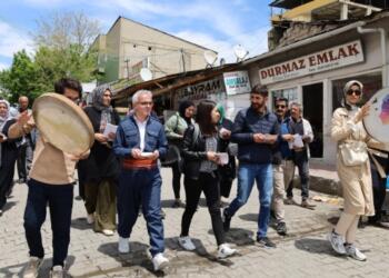 Wan’da cumartesi günü yapılacak mitingin hazırlıkları sürüyor