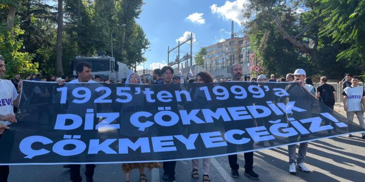 Foto Galeri | İstanbul Mitingi: 1925’ten 1999’a, diz çökmedik, çökmeyeceğiz
