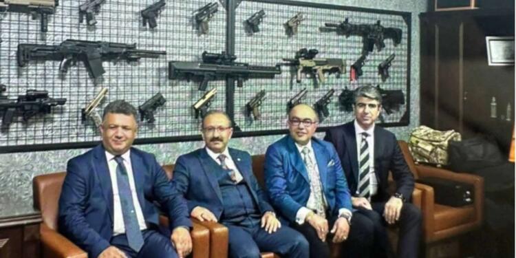 Makam odasında cephaneliği bulunan hakimin rütbesi düşürüldü