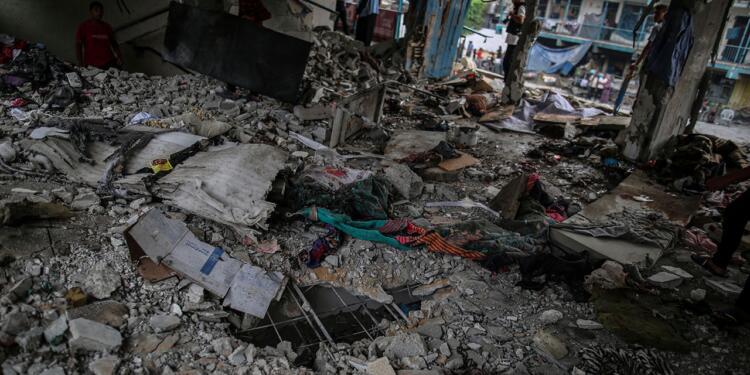 İsrail’in vurduğu mülteci kampında 39 kişi yaşamını yitirdi