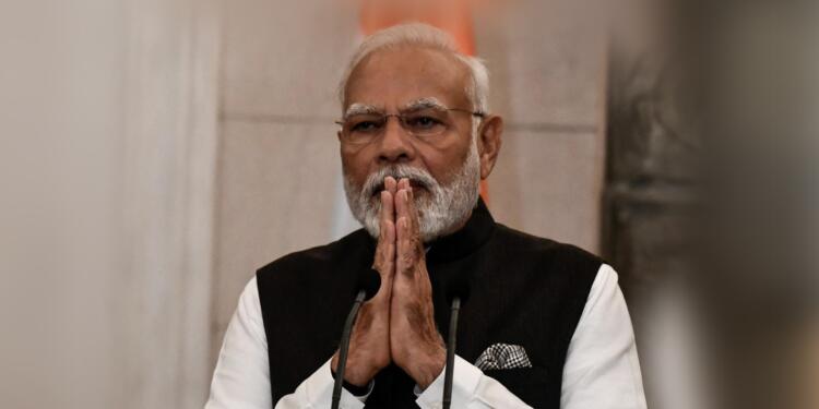 Hindistan’da Modi’nin partisi kaybederek kazandı