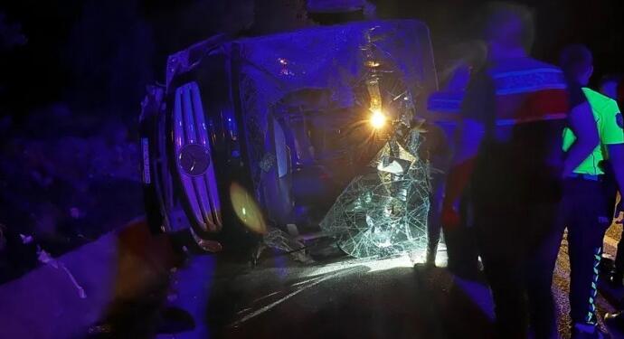 Kastamonu’da otobüs devrildi: 10 yaralı