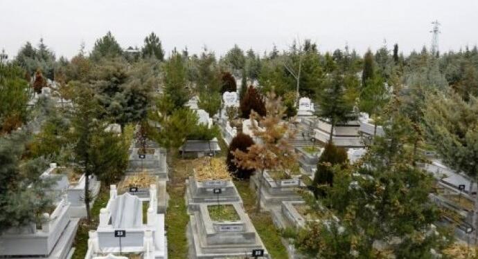 Erdemci polis ablukası altında defnedildi