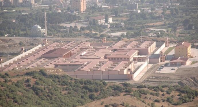 Tutsaklar, Suluca ve Alanya cezaevlerindeki ihlalleri paylaştı