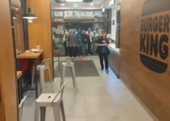 Amed’de Starbucks ve Burger King şubelerine saldırı