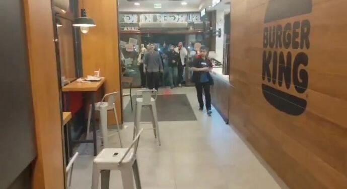 Amed’de Starbucks ve Burger King şubelerine saldırı