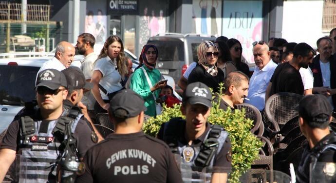 Belediye önündeki provokatörlerden biri AKP Kadın Kolları Başkanı çıktı