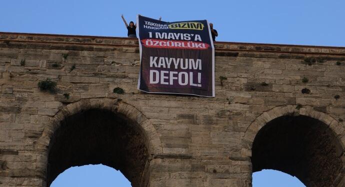 İstanbul’da surlara kayyım pankartı