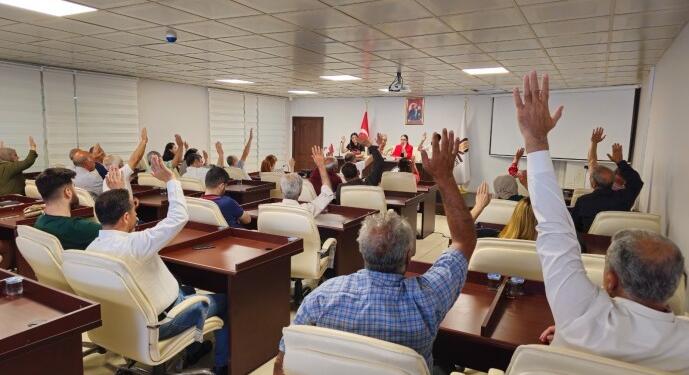 Kayyımın kaldırdığı Kürtçe isim kadın merkezine iade edildi