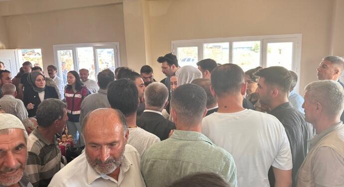 Taziyeye katılan AKP’lilere tepki