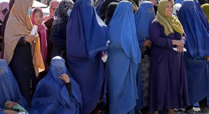 Kadın hakları aktivisti Aisha: Afgan kadınların hayatı pamuk ipliğine bağlı