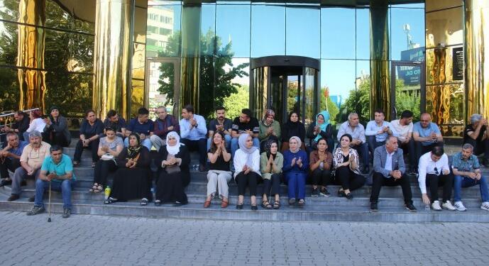 Sêrt halkı: Kayyıma karşı hepimiz mücadele etmeliyiz