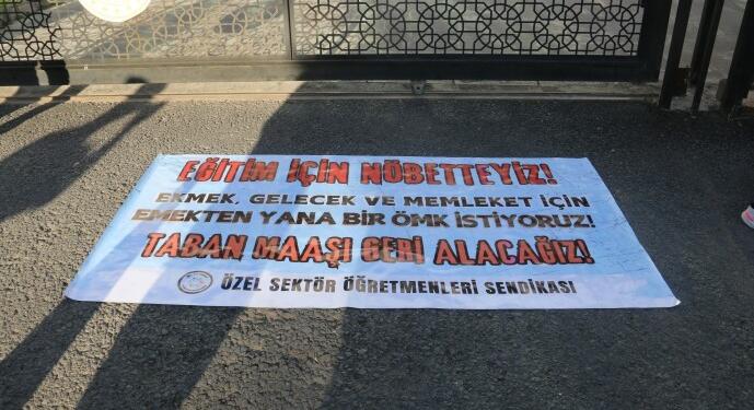 Özel sektör öğretmenleri hakları için direnişte
