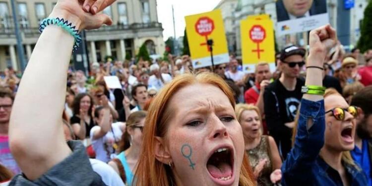 Polonya Parlementosu tecavüzün yasal tanımını genişletti