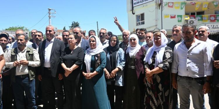 DEM Parti’nin yeniden kazandığı Curnê Reş’te protesto: Colemêrg’te daha büyük yenileceksiniz