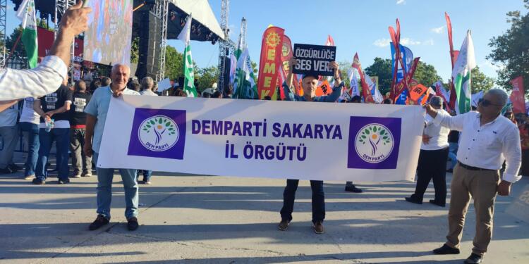 Foto Galeri | İstanbul Mitingi: 1925’ten 1999’a, diz çökmedik, çökmeyeceğiz