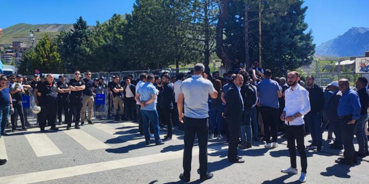 Yerine kayyım atanan Akış’a 19 yıl 6 ay hapis cezası verildi!