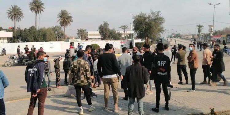 Irak hükümetine karşı Zikar’da gösteri