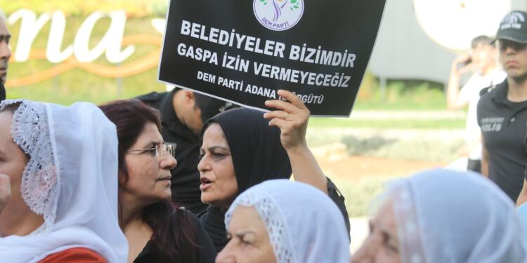 Nöbet eylemleri sürüyor: Kayyıma karşı omuz omuza