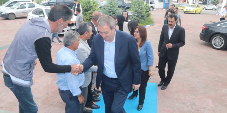 Bakırhan Agirî’de belediyeleri ziyaret etti