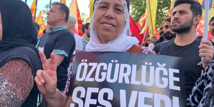 Foto Galeri | İstanbul Mitingi: 1925’ten 1999’a, diz çökmedik, çökmeyeceğiz