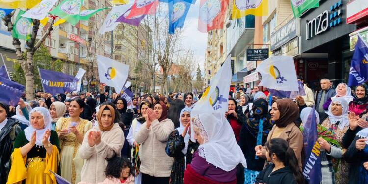 Kadınlara ‘Kürtçe şarkı’ ve ‘Kurdistan’ davası