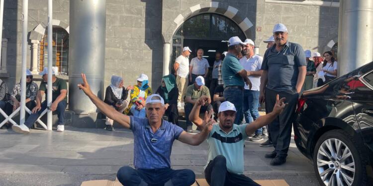 DEM Parti’li belediyelerde nöbet eylemleri başladı