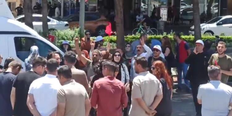 Bankamatik çalışanları belediye önünde provokasyon yapıyor