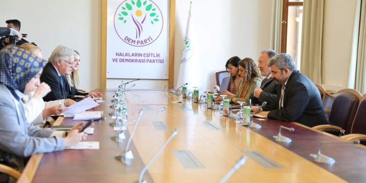 DEM Parti ile AK heyeti görüşmesinde tecrit gündeme geldi