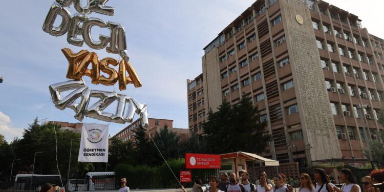 Öğretmenler, bakanlığa yürüdü: Boş vaatleri duymak istemiyoruz