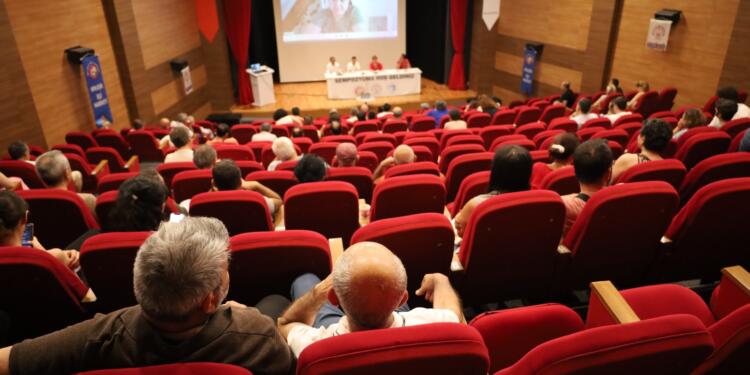 İşçi sempozyumunda toplumsal örgütlemeye dikkat çekildi
