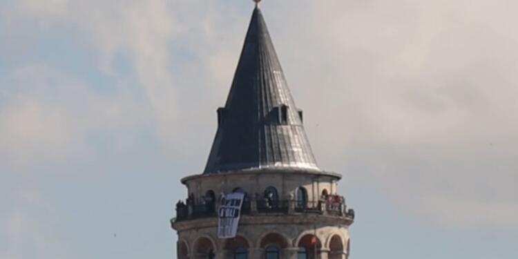 Galata Kulesi’nde ‘Kayyum defol’ pankartı