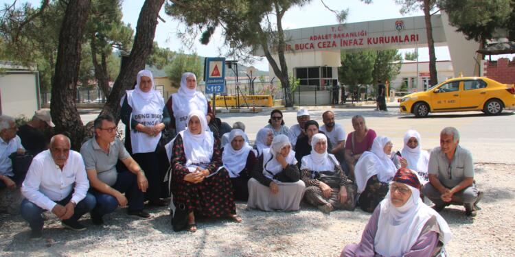 Cezaevlerinin önünden seslendiler: Abdullah Öcalan’la görüşme sağlanmalı