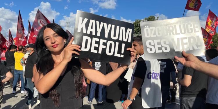 Foto Galeri | İstanbul Mitingi: 1925’ten 1999’a, diz çökmedik, çökmeyeceğiz