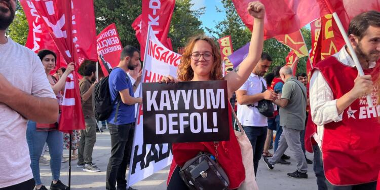 Foto Galeri | İstanbul Mitingi: 1925’ten 1999’a, diz çökmedik, çökmeyeceğiz