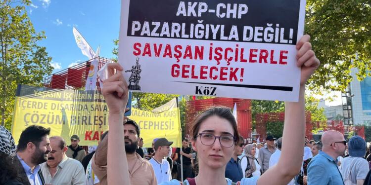 Foto Galeri | İstanbul Mitingi: 1925’ten 1999’a, diz çökmedik, çökmeyeceğiz