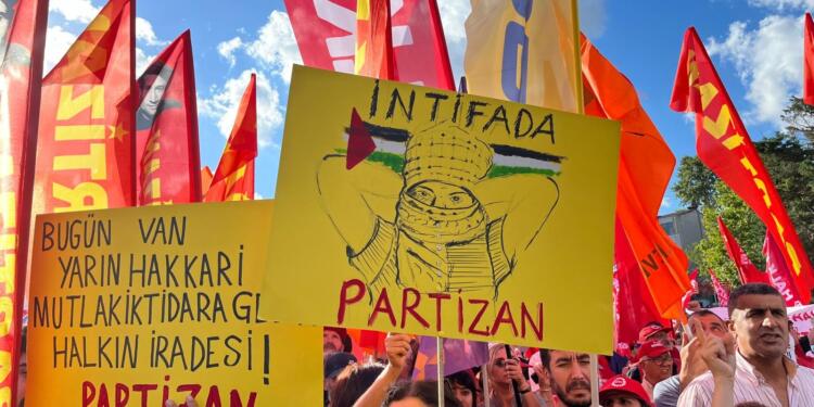 Foto Galeri | İstanbul Mitingi: 1925’ten 1999’a, diz çökmedik, çökmeyeceğiz