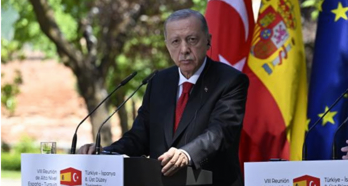 İspanyol gazeteciyi azarlayan Erdoğan Demirtaş ve Kavala için ‘terörist’ dedi