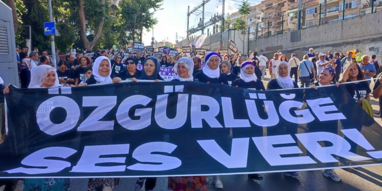 Foto Galeri | İstanbul Mitingi: 1925’ten 1999’a, diz çökmedik, çökmeyeceğiz