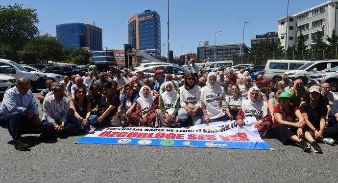 ‘Özgürlüğe ses ver’ eylemi: Tecridin karşısında durmaya devam edeceğiz