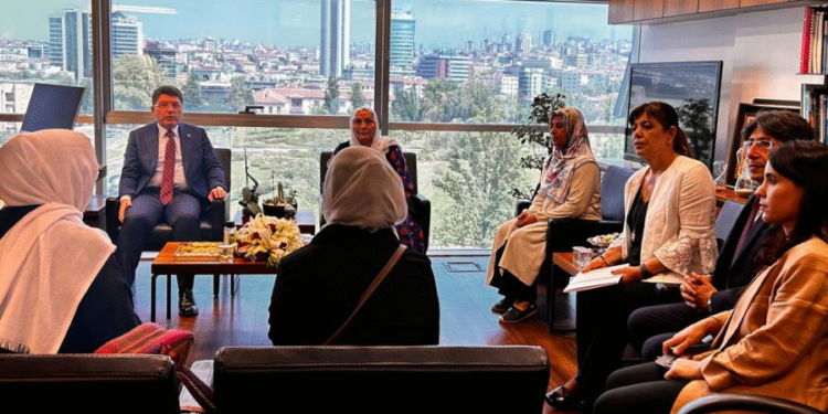 Adalet Bakanı Tunç ile görüşen tutsak yakını Tekin: İmralı’yı konuştuk