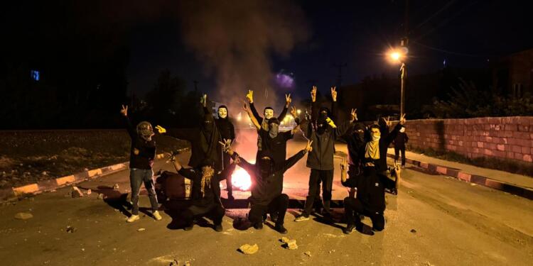 Gençler Wan mahallerinde kayyımı protesto etti