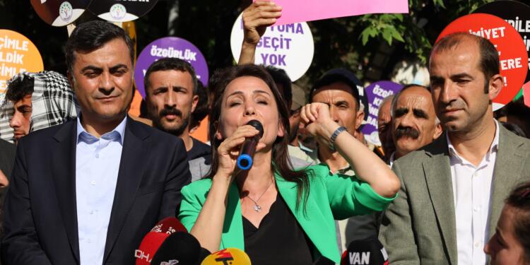 Hatimoğulları: Direnişi büyütelim kayyımları gönderelim