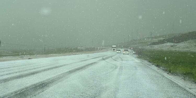 Erdexan’de dolu yağışı trafiği olumsuz etkiledi
