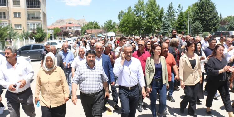 Wan Büyükşehir Belediyesi’nde bayramlaşmanın gündemi ‘kayyum’