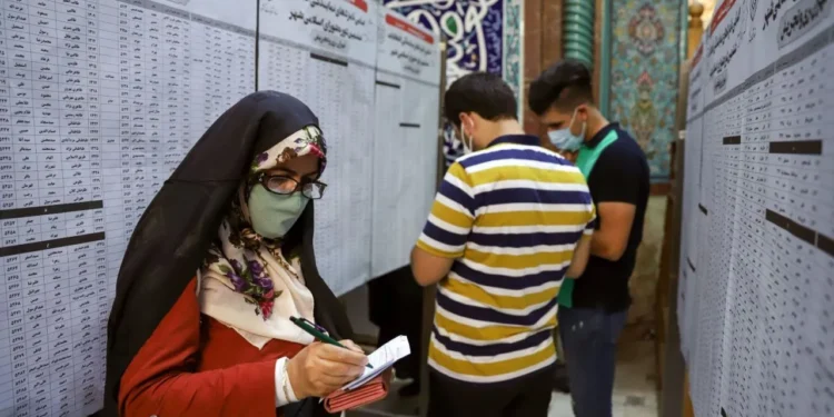 İran’da cumhurbaşkanlığı seçimi başladı