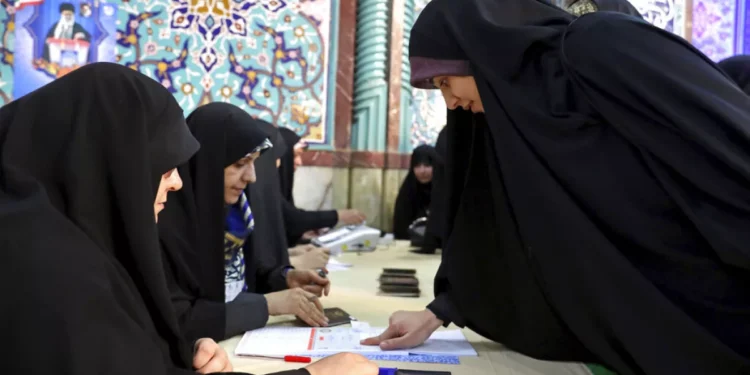 İran’da seçimlerin ikinci turu başladı