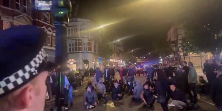 Londra’daki ırkçı saldırıyı önlem alan Kürtler engelledi